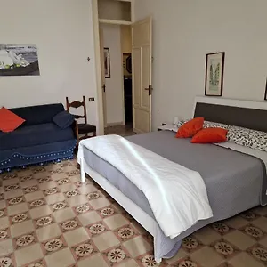 Palazzo Giusti , Palermo Italia